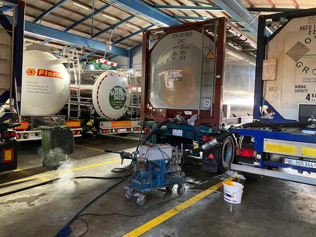 Tankcontainer im Heizprozess